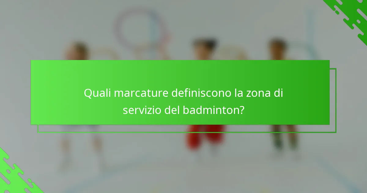 Quali marcature definiscono la zona di servizio del badminton?